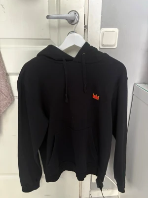 Hov1 merch  - Tänkte kolla om nån är intresserad av min hov1 hoodie ifrån hov14ever touren💋