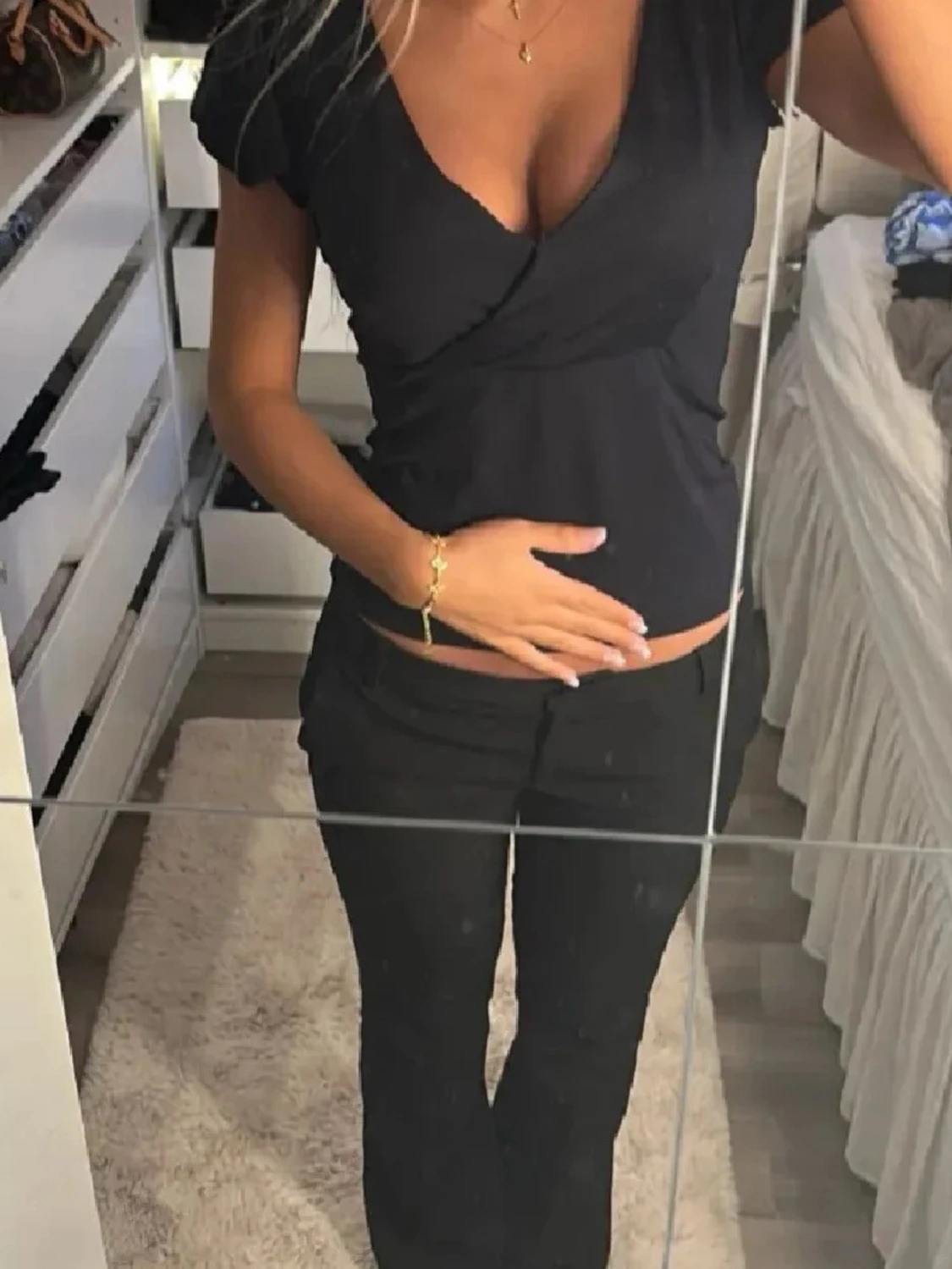 Svart omlottopp med v-ringning