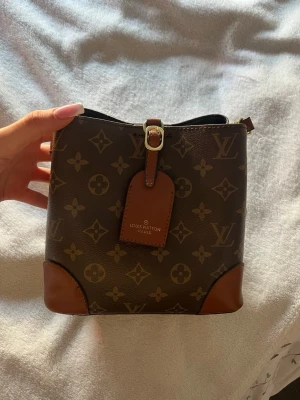 Jättefin handväska💕 - Jätte fin väska, endast använd 1 gång💕