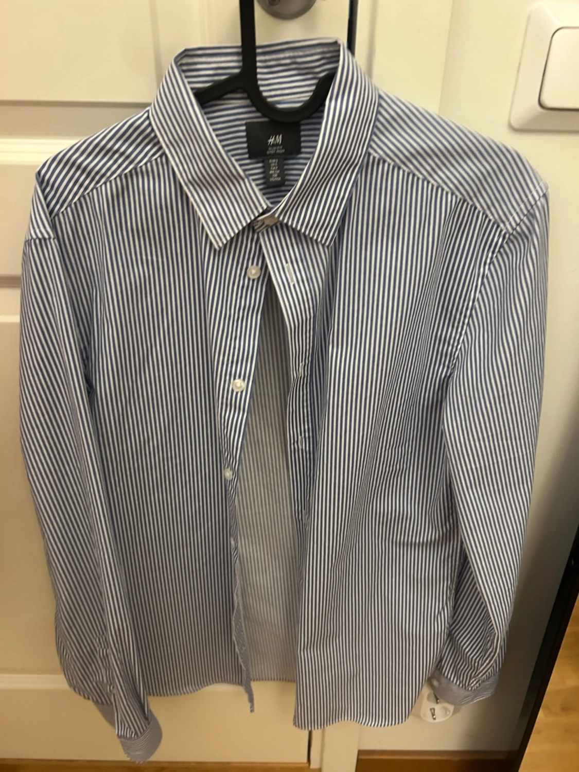 Blårandig slim fit skjorta H&M