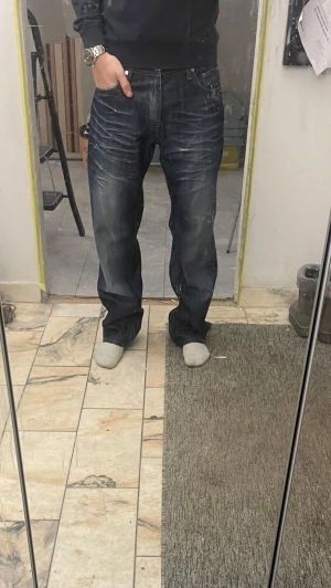 Versace jeans  - Säljer nu mina sjukt snygga limited edition Versace jeans då jag inte använder dom lika mycket. Riktigt feta mönster och stitching om du vill sticka ut. Köptes nya för 5600. Pris kan diskuteras!