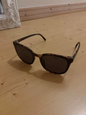 Bruna solglasögon - Fina inte speciellt använda 