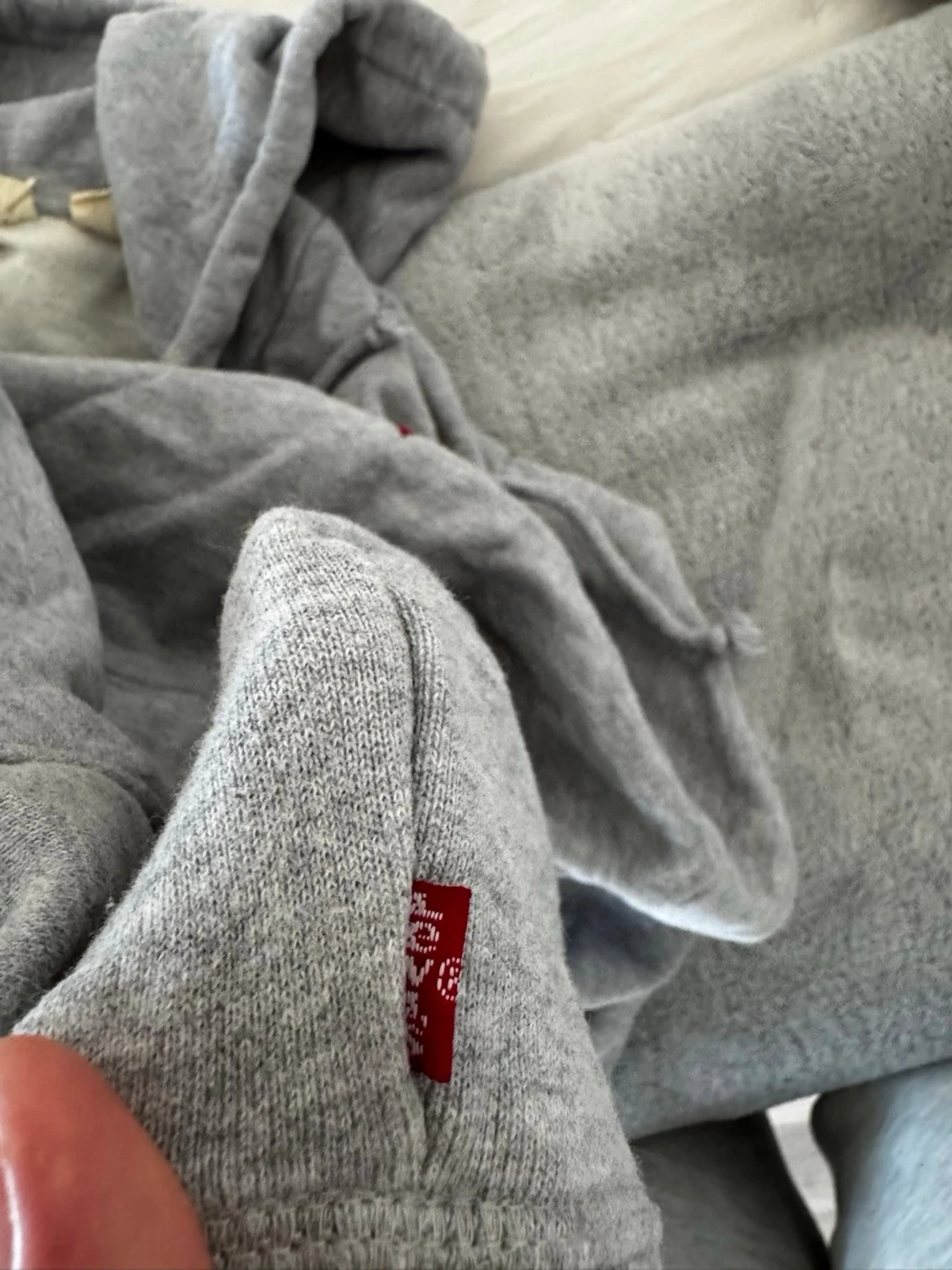 Grå Levi's hoodie - 4