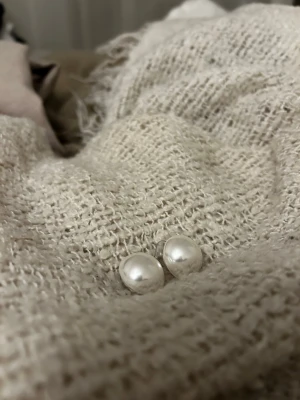 Snö örhängen  - Pärl örhängen från snö i silver, aldrig använda