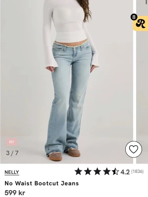 Bootcut jeans i ljusblå denim från Nelly!💘 - Bootcut jeans i ljusblå tvätt från Nelly med fransdetalj i midjan💘