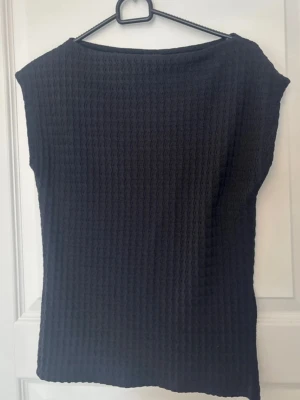 Topp - Fintröja med mönster i tyget  Märkt med ett S på lappen då jag har syskon men aldrig använd