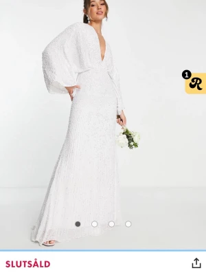 Söker denna klänning från ASOS  - Söker denna klänningen från ASOS, helst M men L kan funka. Hör av er om ni har en och vad ni vill ha för den! 💗🙏🏻