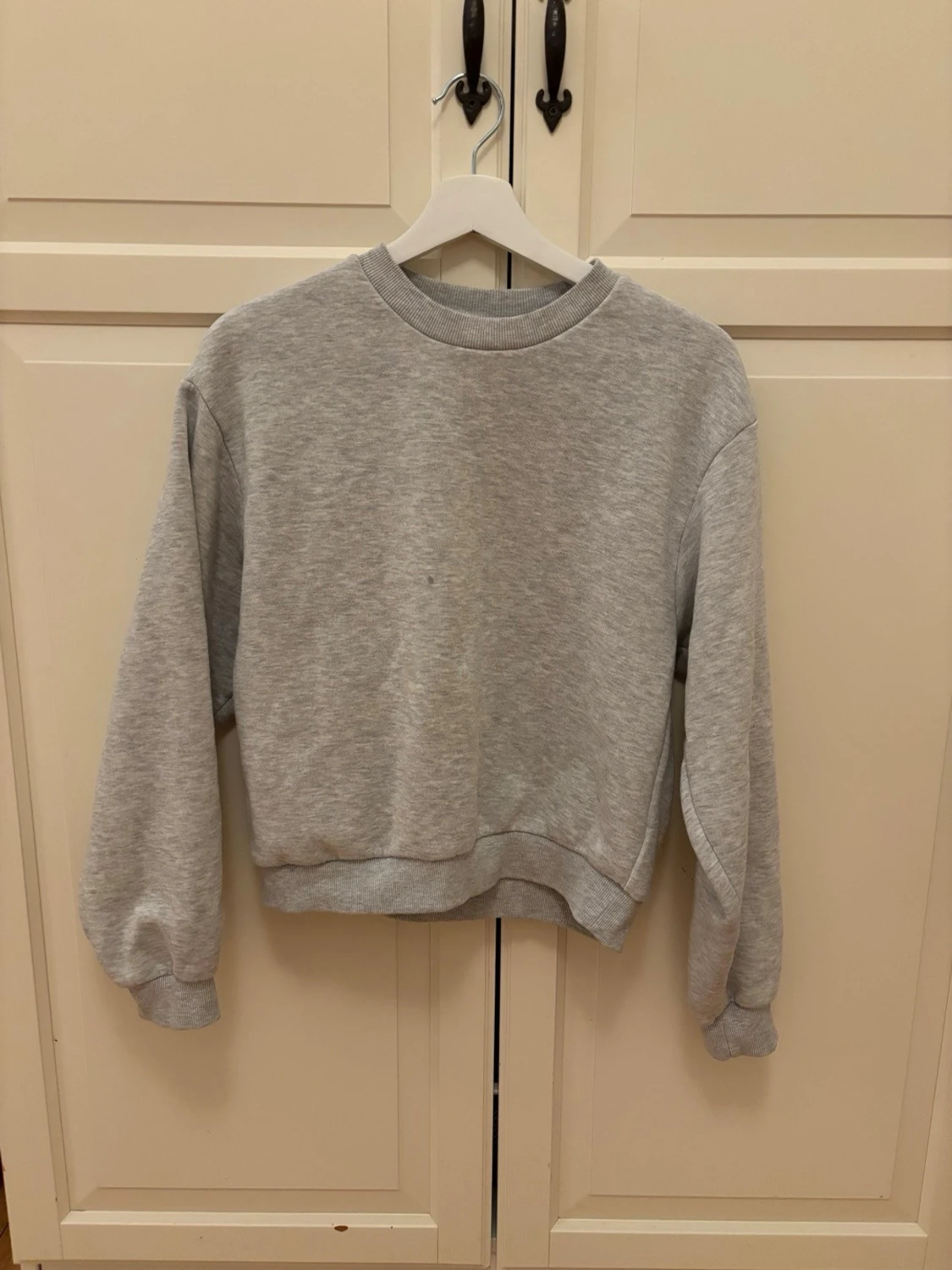 Ljusgrå sweatshirt - 2