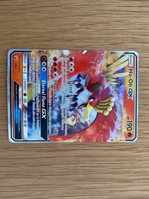 Pokémonkort Ho-Oh GX - Hej säljer ett av mina gamla sällsynta Pokémon kort Ho-oh Gx som är svår att få tag på hör gärna av er med frågor. 