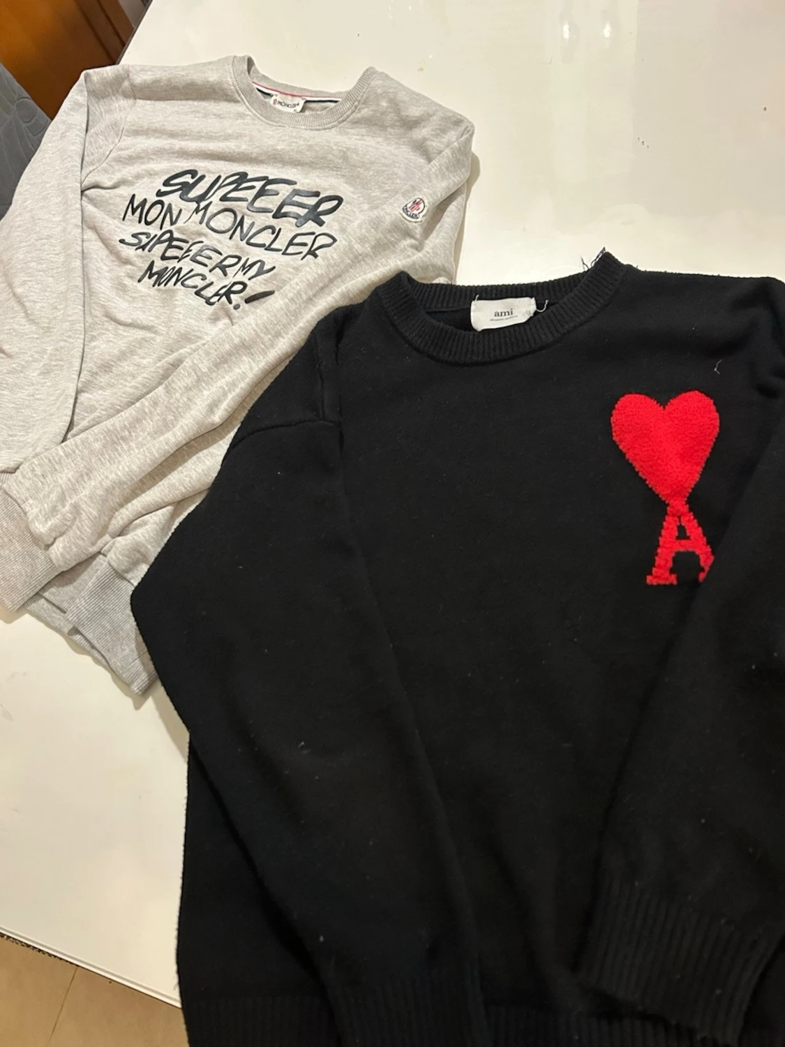 Moncler och ami paris tröjor