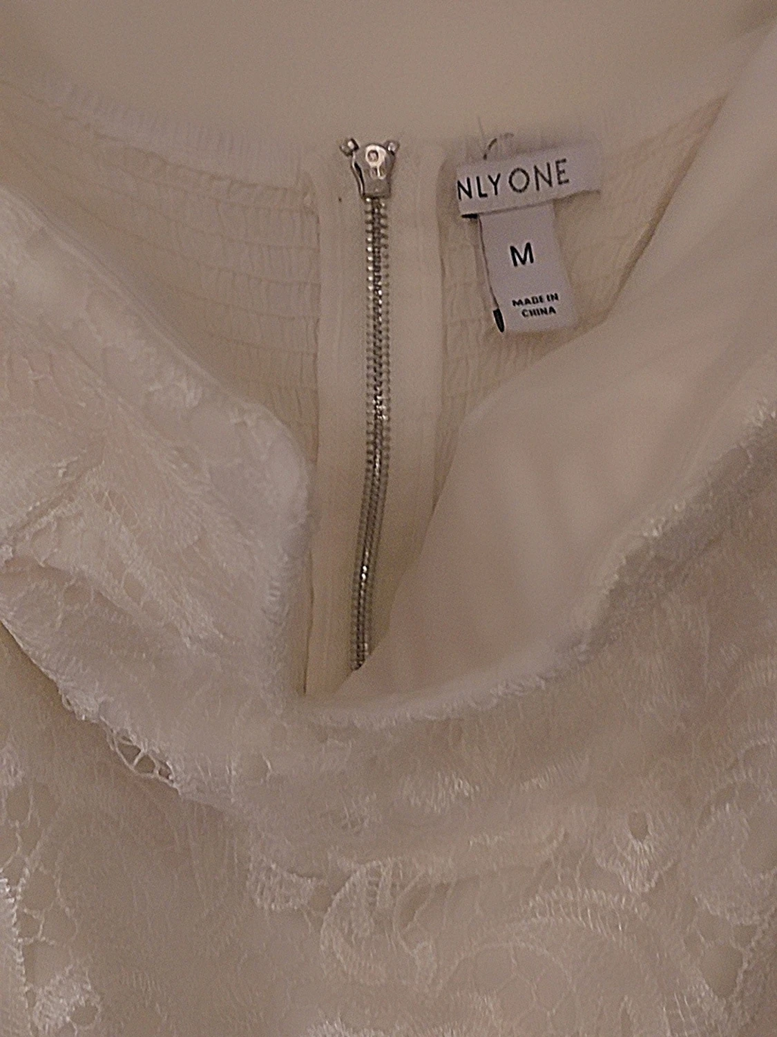 Vit spetsklänning från Nelly  - 1