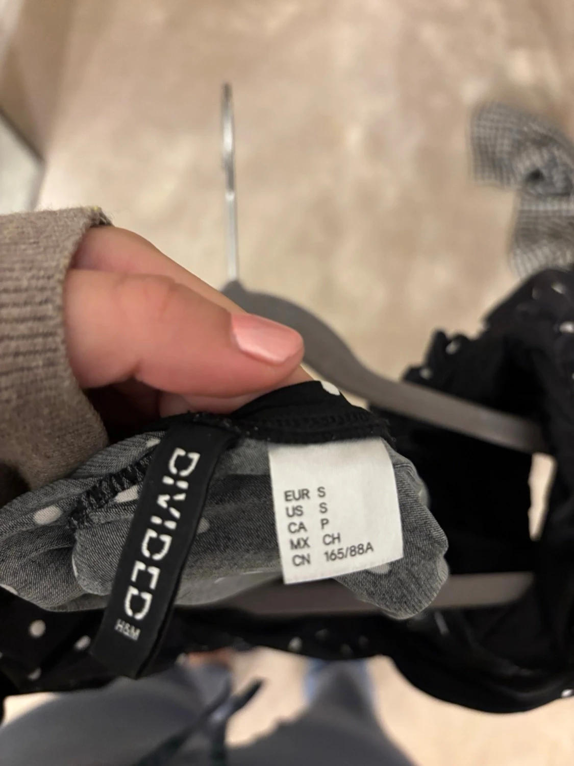 Svart prickig kortklänning H&M Divided - 1
