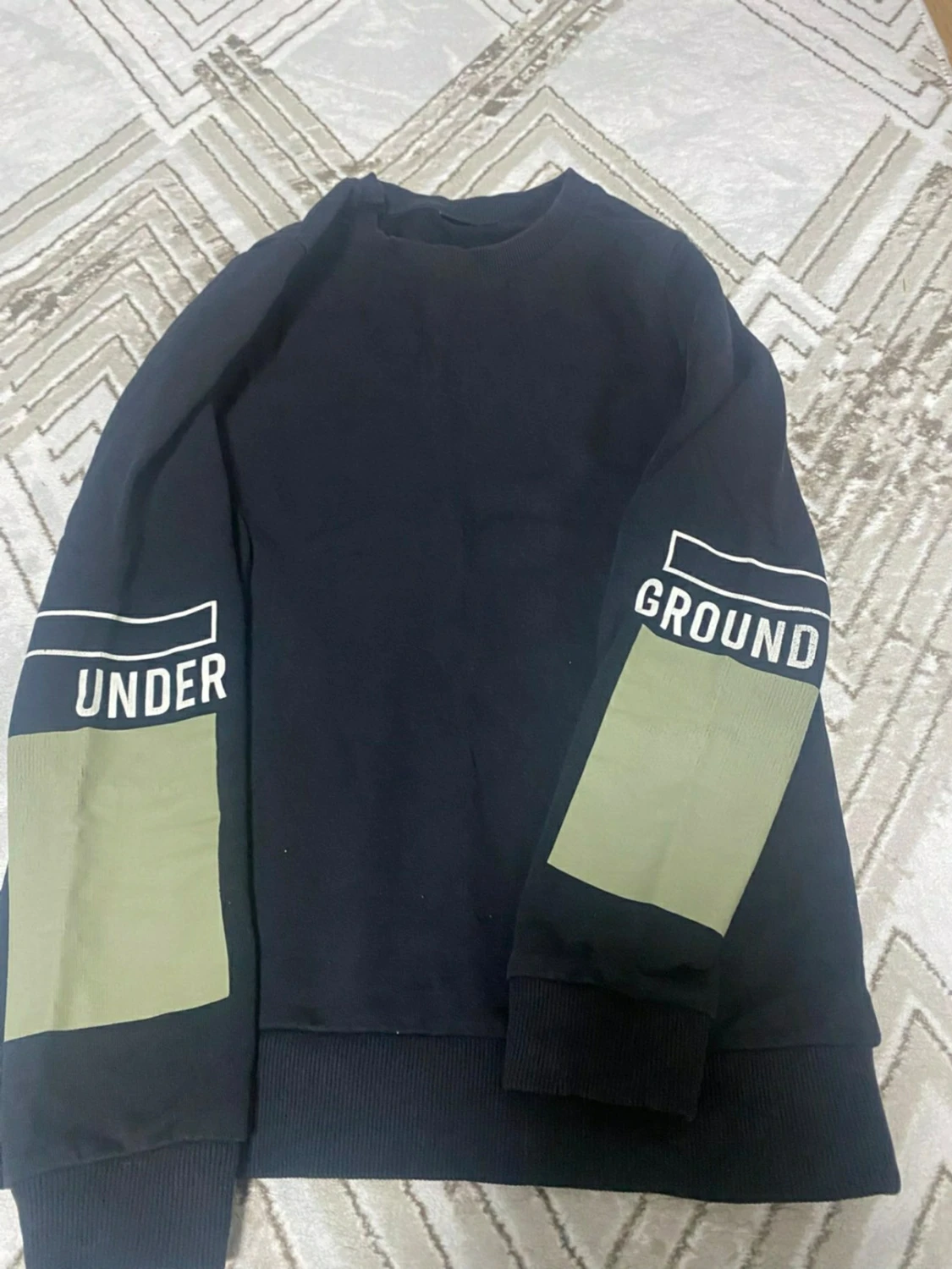 Svart sweatshirt med tryck UNDERGROUND - 1