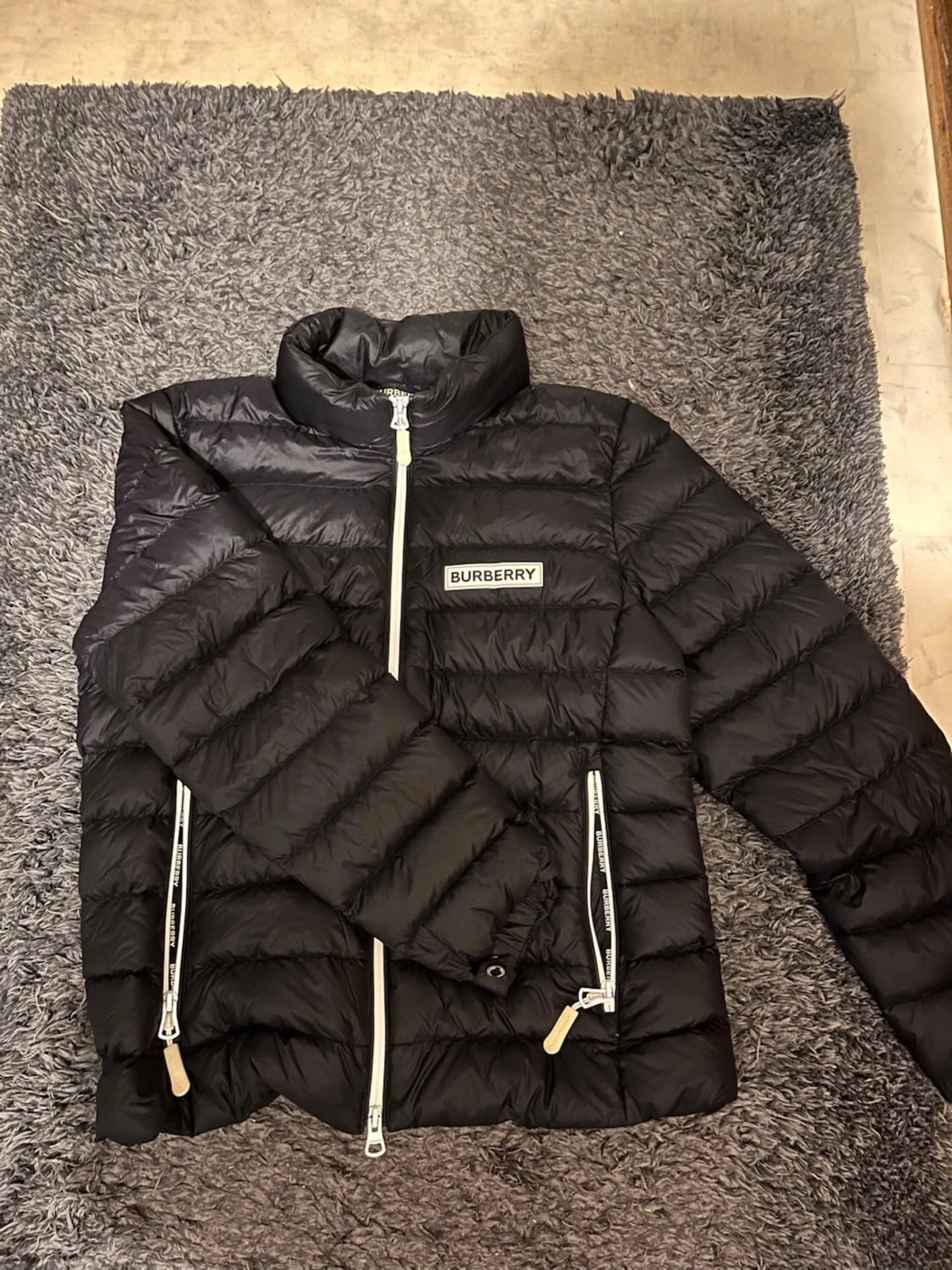 Svart dunjacka från Burberry - 2