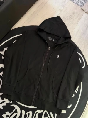 Ralph Lauren black zipper - Never used, in amazing condition. Ask DM for more questions and follow insta to join our giveaways!