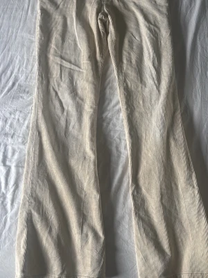 Coola jeans  - Super snygga jeans från miss sixty som tyvärr är lite stora för mig. Står storlek 32 men skulle säga att den mer passar någon som bär 36-38