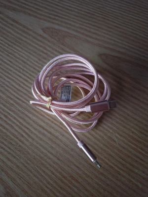 Usb c lightning kabel - Säljer denna usb c snabbladdare då jag råkade köpa fel, har endast öppnat förpackningen så laddaren är helt oanvänd