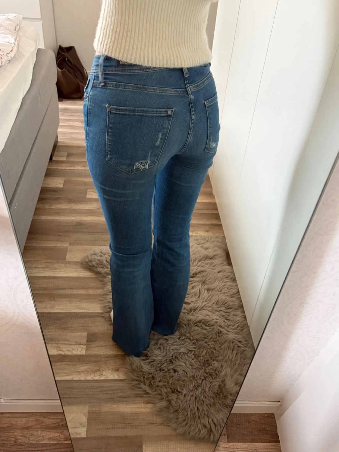 Supersnygga jeans med slitningar - 1