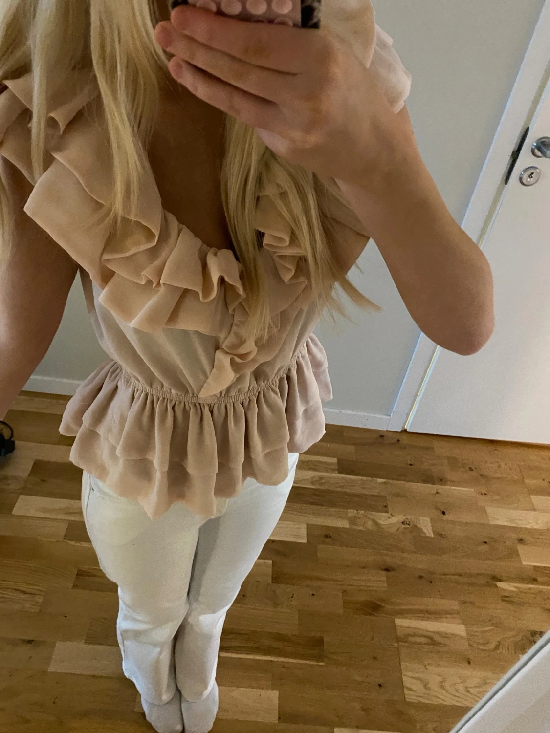 Vita lågmidjade utsvängda flare jeans!