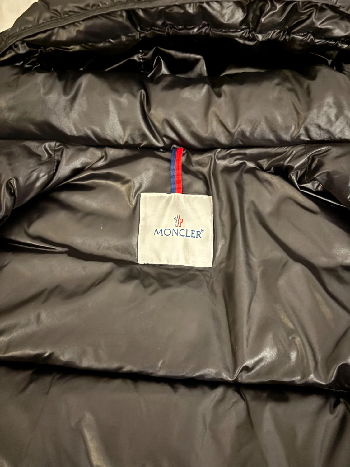 Svart dunväst från Moncler med huva - 4