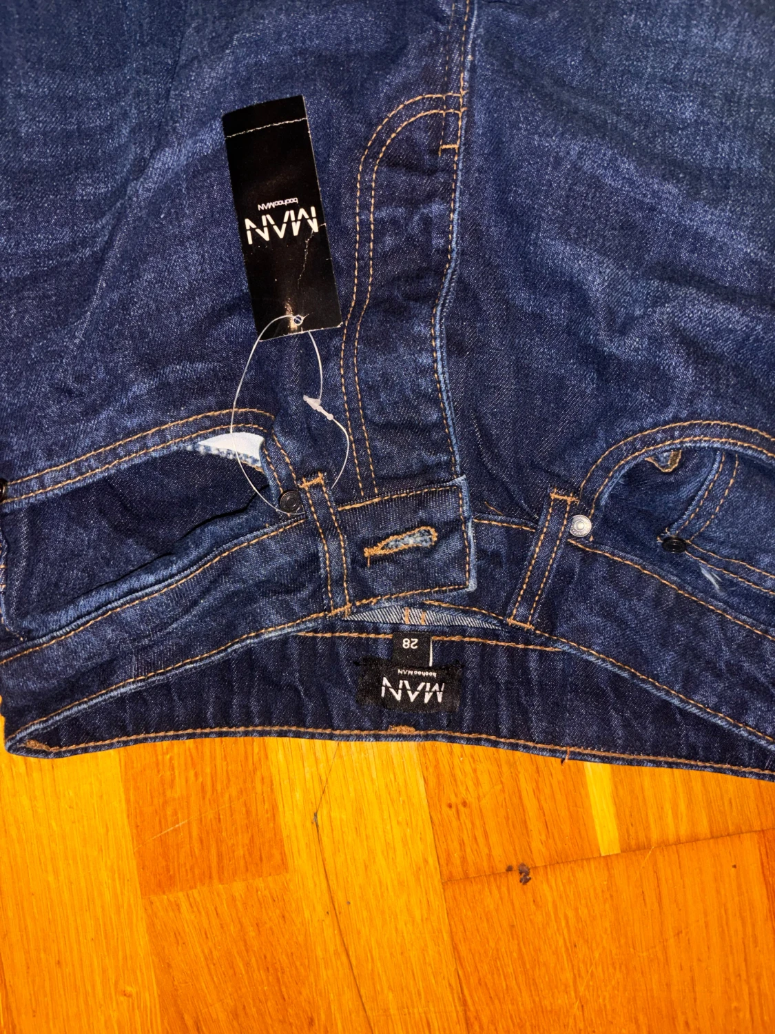 Mörkblå jeansbyxor från MAN - 1