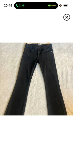 Svarta bootcut jeans  - Säljer pågrund av de är stora och inte kommer till användning 🩷