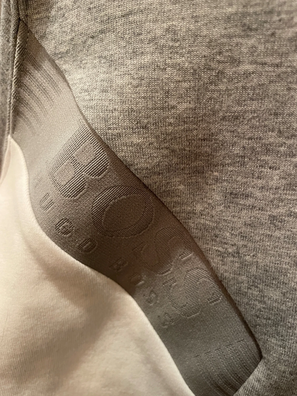 Grå zip-kofta från Hugo Boss - 2