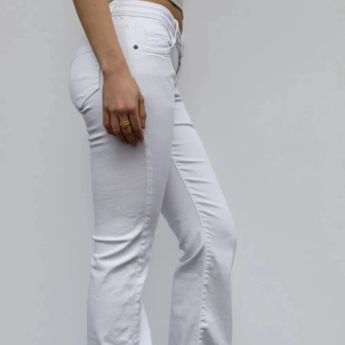 Vita bootcut jeans från subdued  - 2