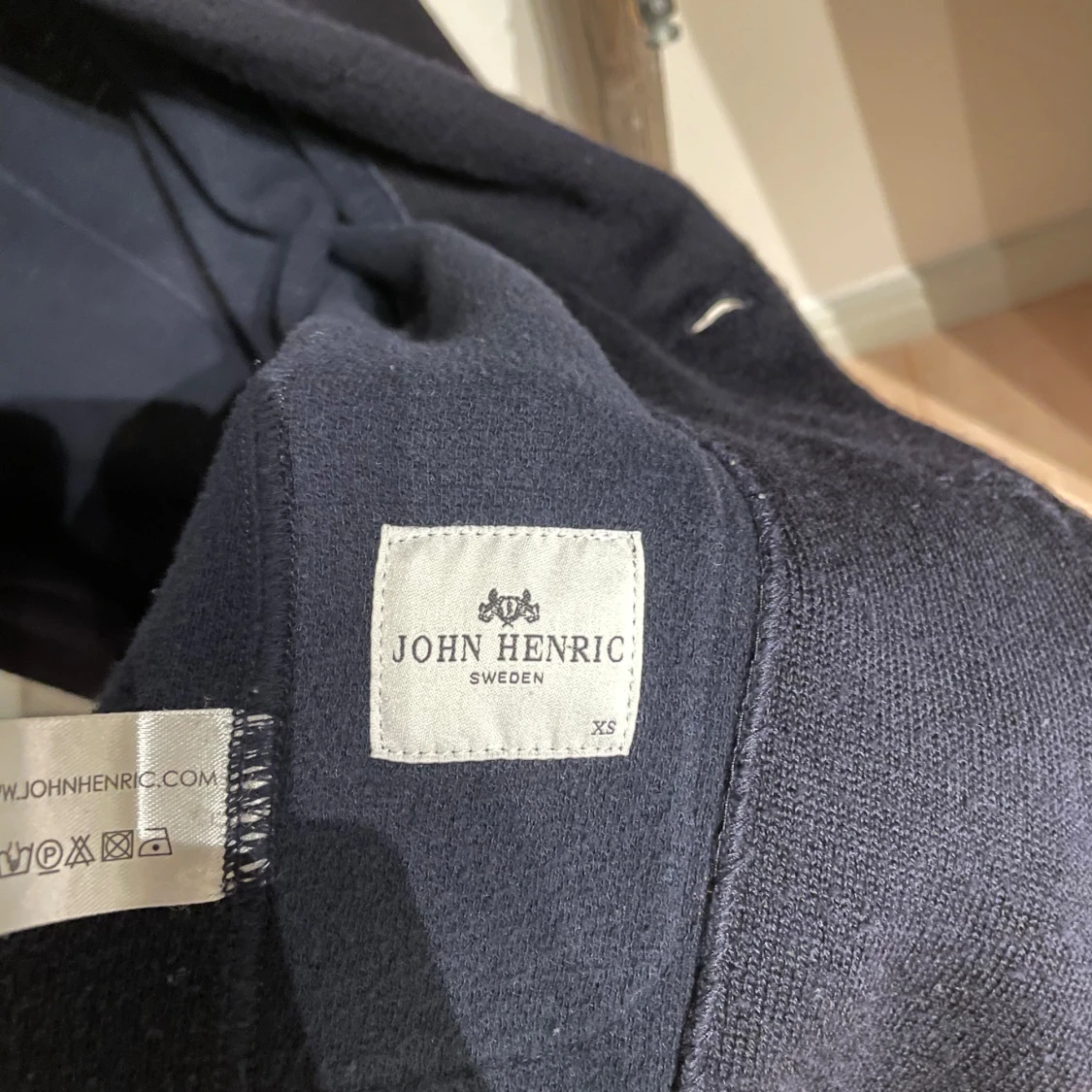 Mörkblå stickar kavaj från John Henric  - 2