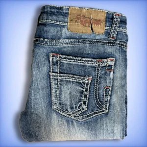 Redial Bootcut jeans - Ett par snygga redial bootut, lågmidjade jeans i ett fint skick, midjemått tvärs över: 36cm💙 Innerbenslängd: 79cm💙