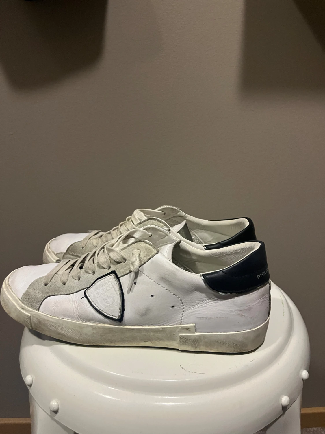 Philippe Model vita sneakers med grå detaljer - 2