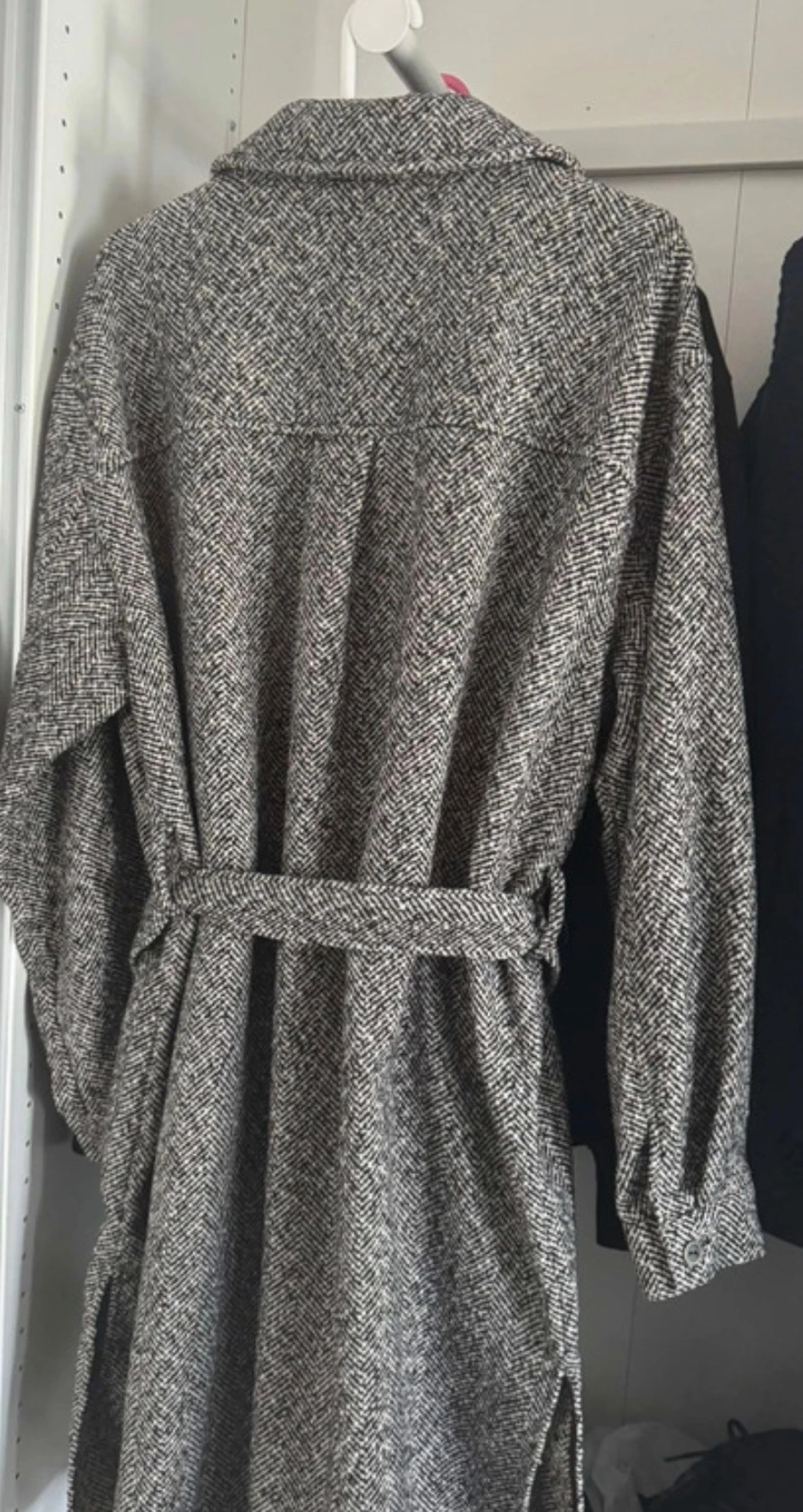 Grå långklänning från VILA med bälte - 1