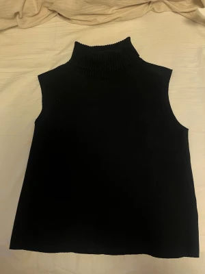 Zara stickad svart polotopp  - Jätte snygg och skön! 