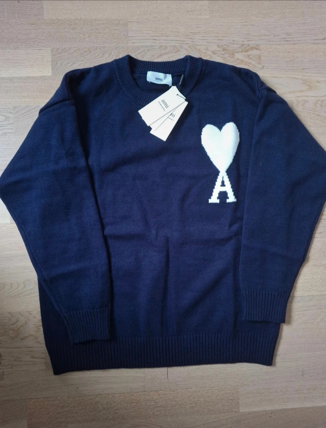 Marinblå stickad tröja från Ami