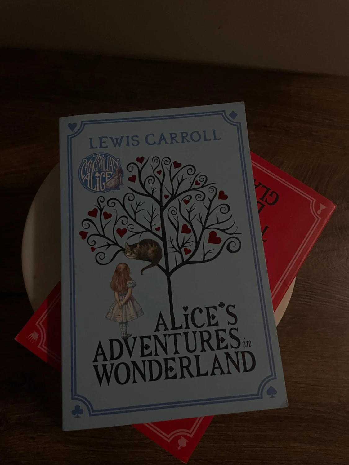 Alice's Adventures in Wonderland Böcker