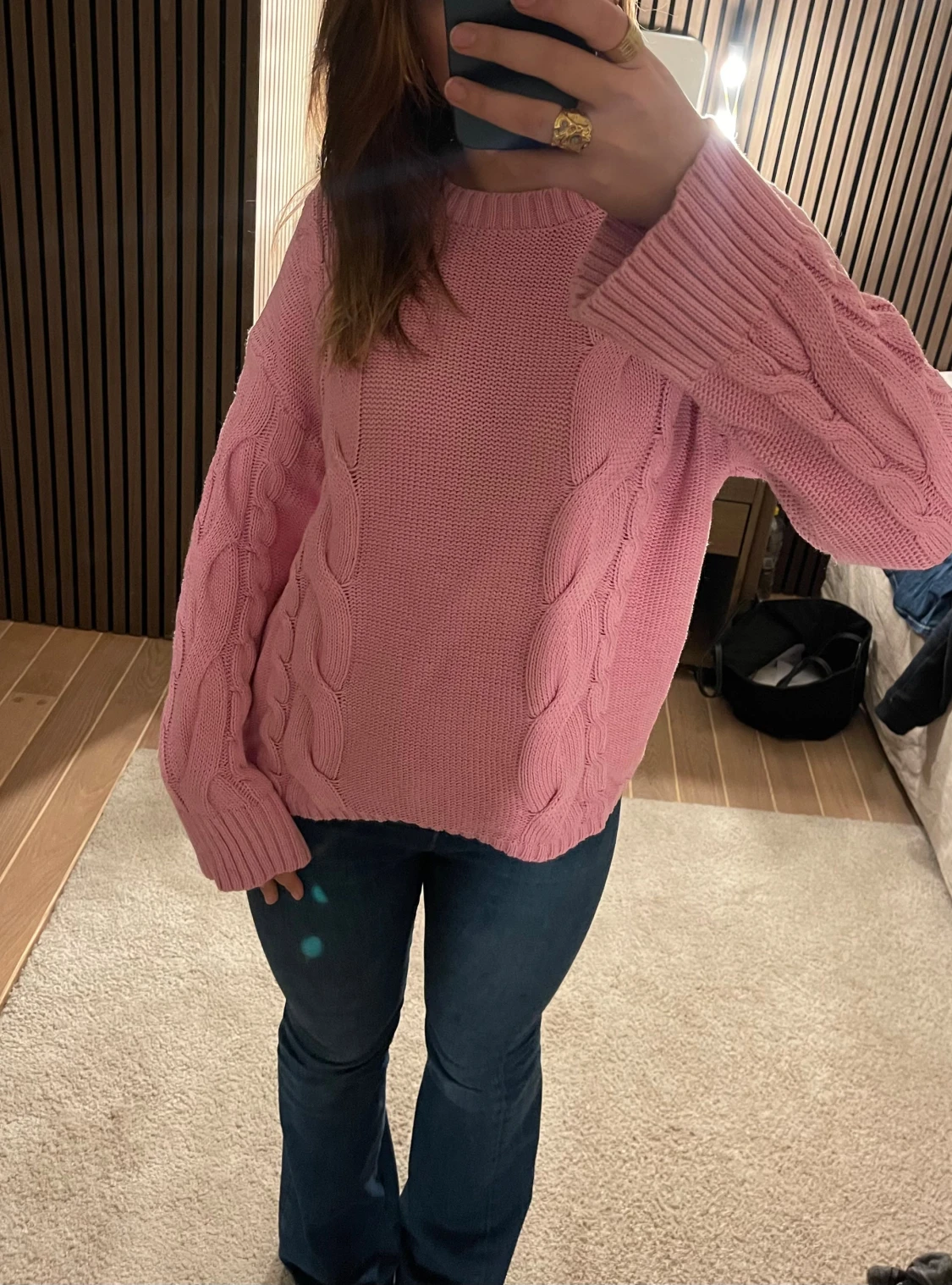 Rosa stickad tröja med flätmönster - 1