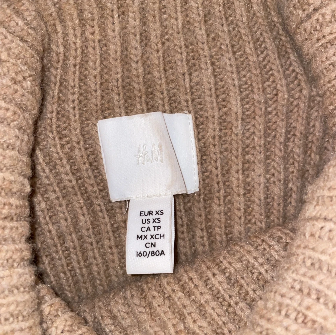 Beige ribbad polotröja stickad - 4