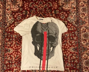 Philip Plein t-shirt - Använd philip plein t-shirt med storlek M.