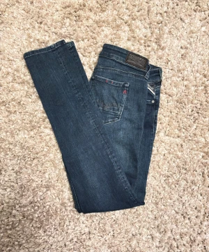 Replay jeans - Tjena, säljer nu dessa feta replay jeans. Jeansen är i mycket bra skick och i storlek w29 L32. Bara att höra av sig vid frågor eller funderingar!