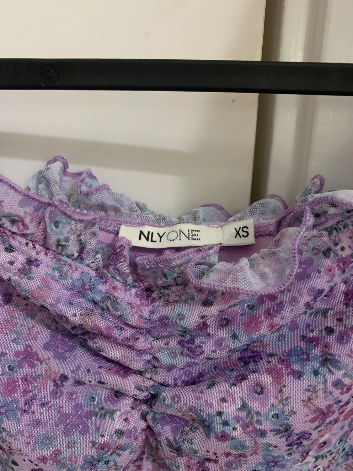 Ljuslila blommig klänning från Nelly - 3