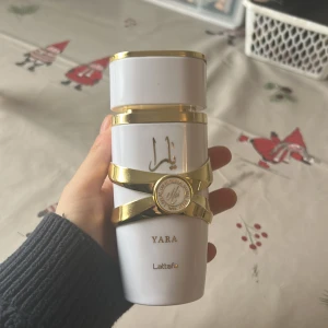 Yara parfym från Lattafa - Köpte den för ett år sen inte använd köpte den från Saudiarabien för 500kr den är äkta och säljer för 299kr och inga konstigheter 100ml 