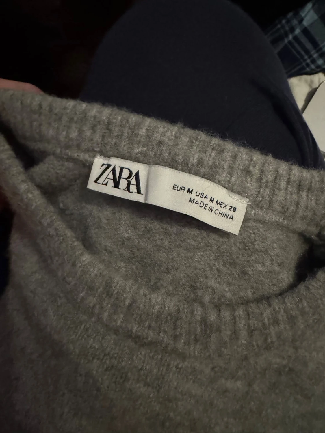 Grå croppad stickad tröja från Zara - 1