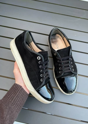 Lanvins - Sjukt feta lanvins! Uk8 motsvarar 42-43! Skick 4/10 som bilderna! Endast skorna ingår. Nypris 5000kr! Hör av dig vid minsta fundering 🤩