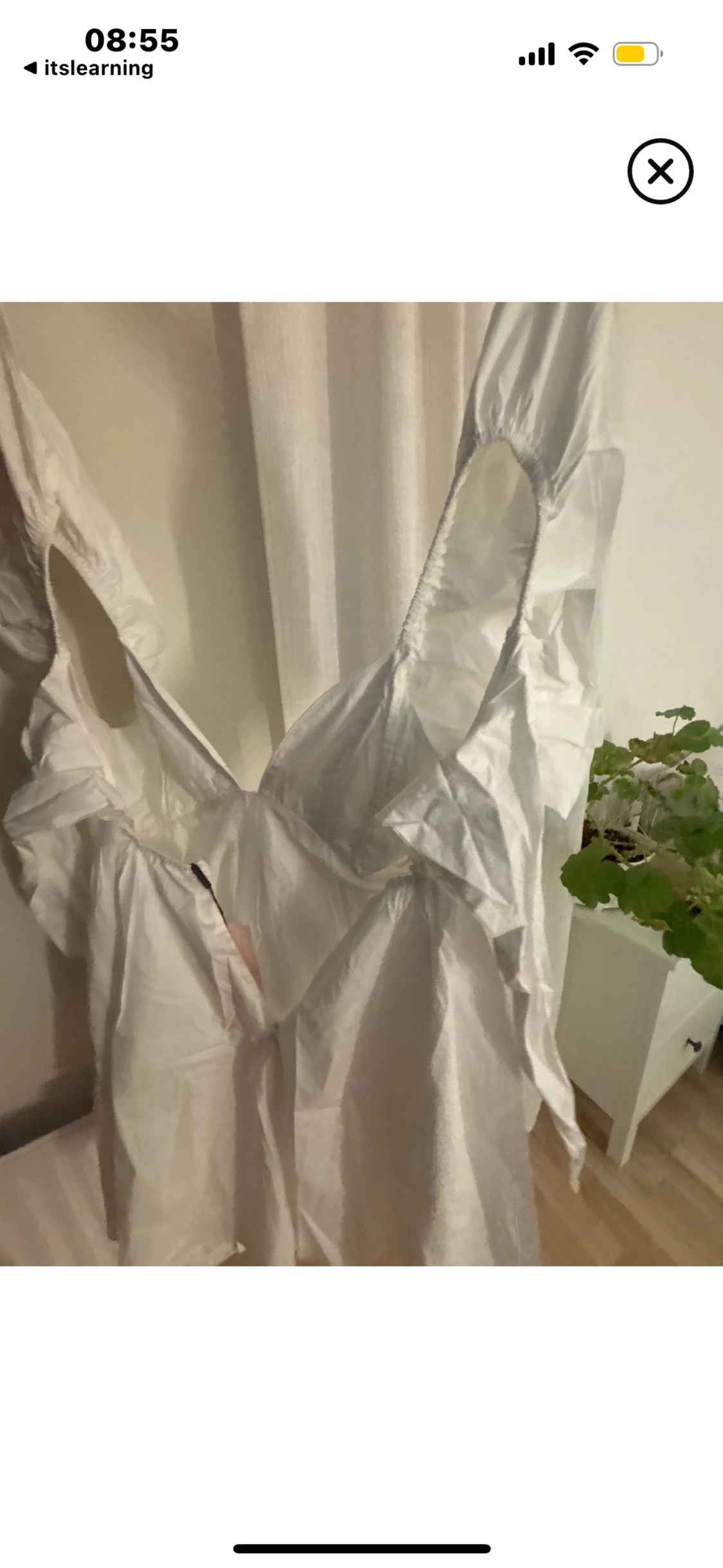 Vit kortklänning med puffärmar - 1