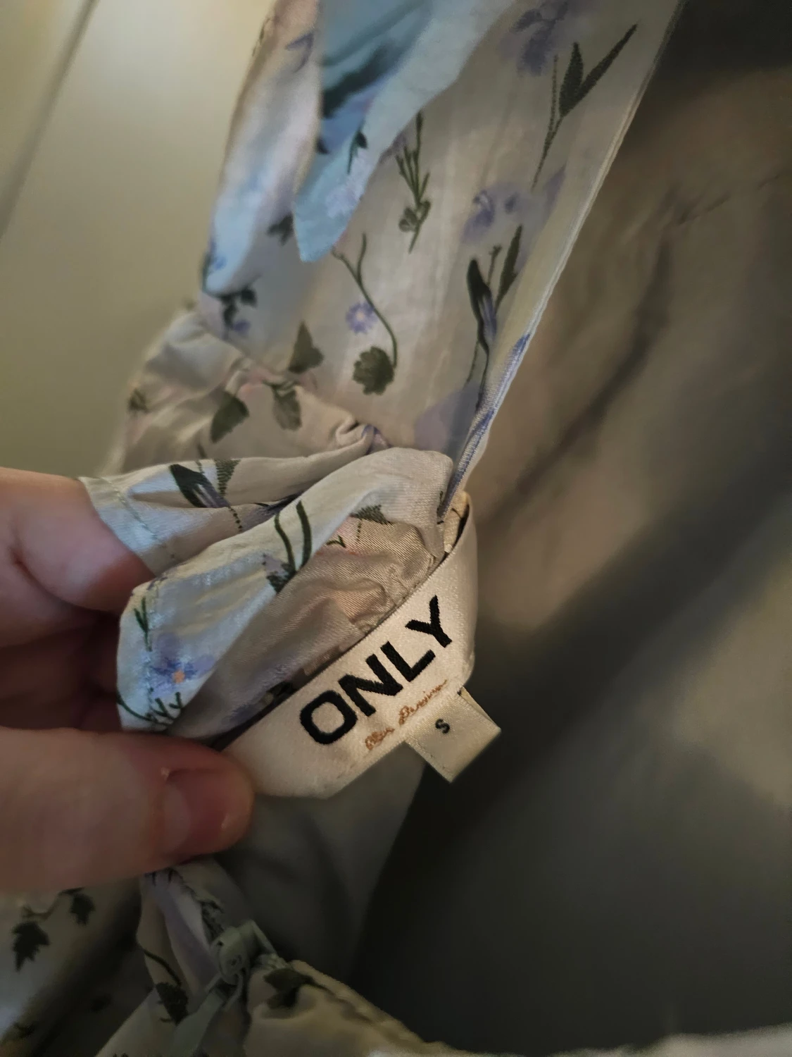 Långklänning med volangdetaljer från ONLY - 4