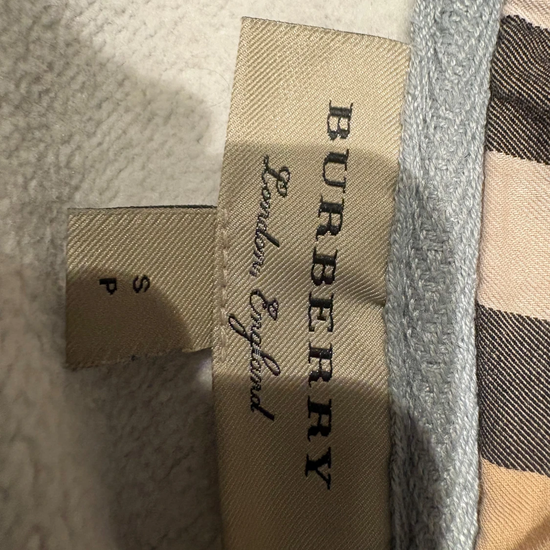 Grå hoodie från Burberry med dragkedja - 1