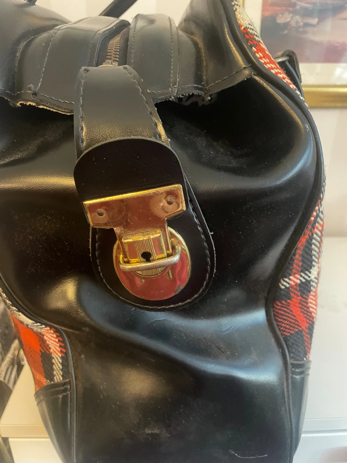 Rutig vintage  handväska med svarta skinnhandtag - 5