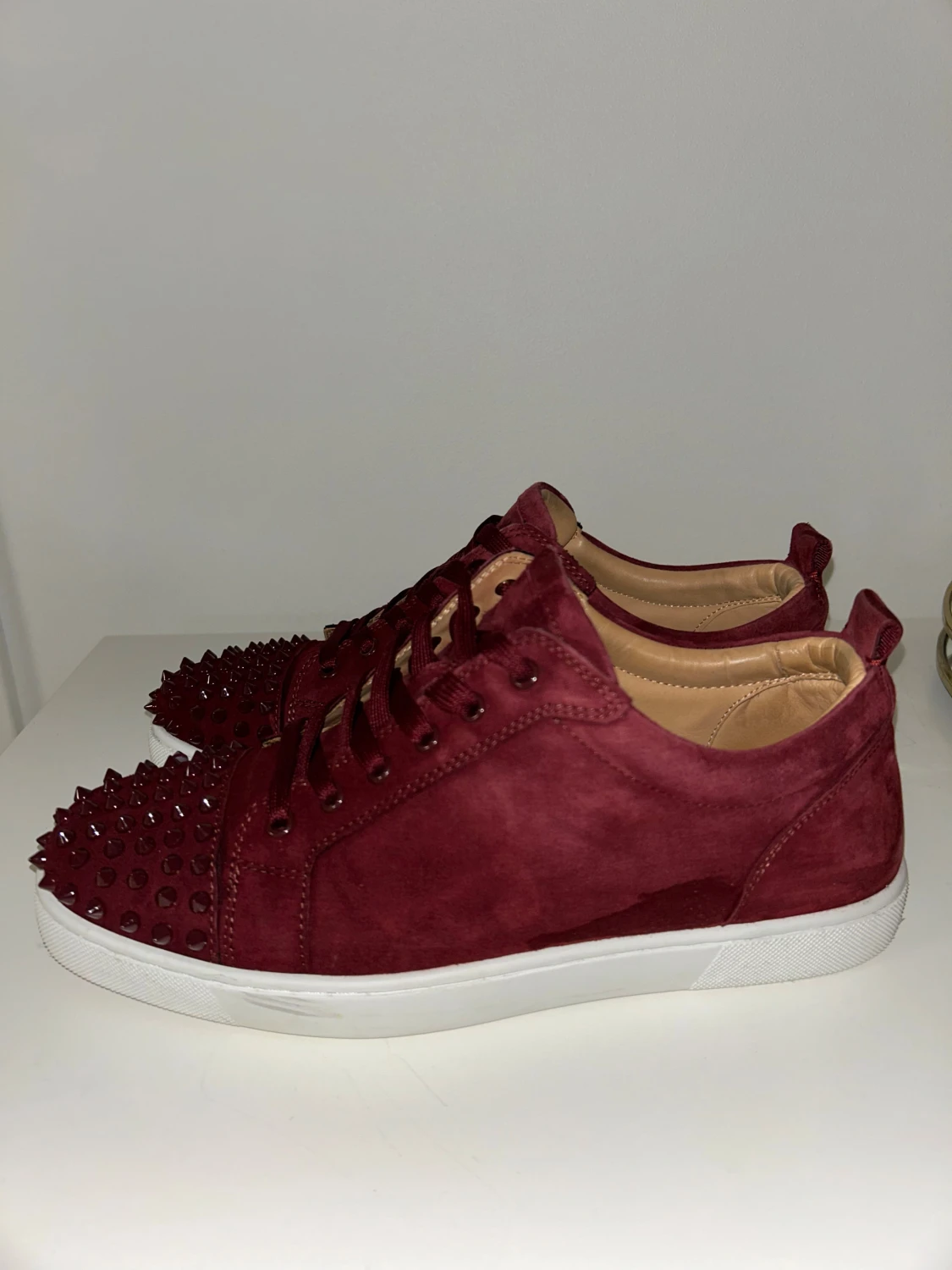 Christian Louboutin Vin Röda skor med spikar - 2