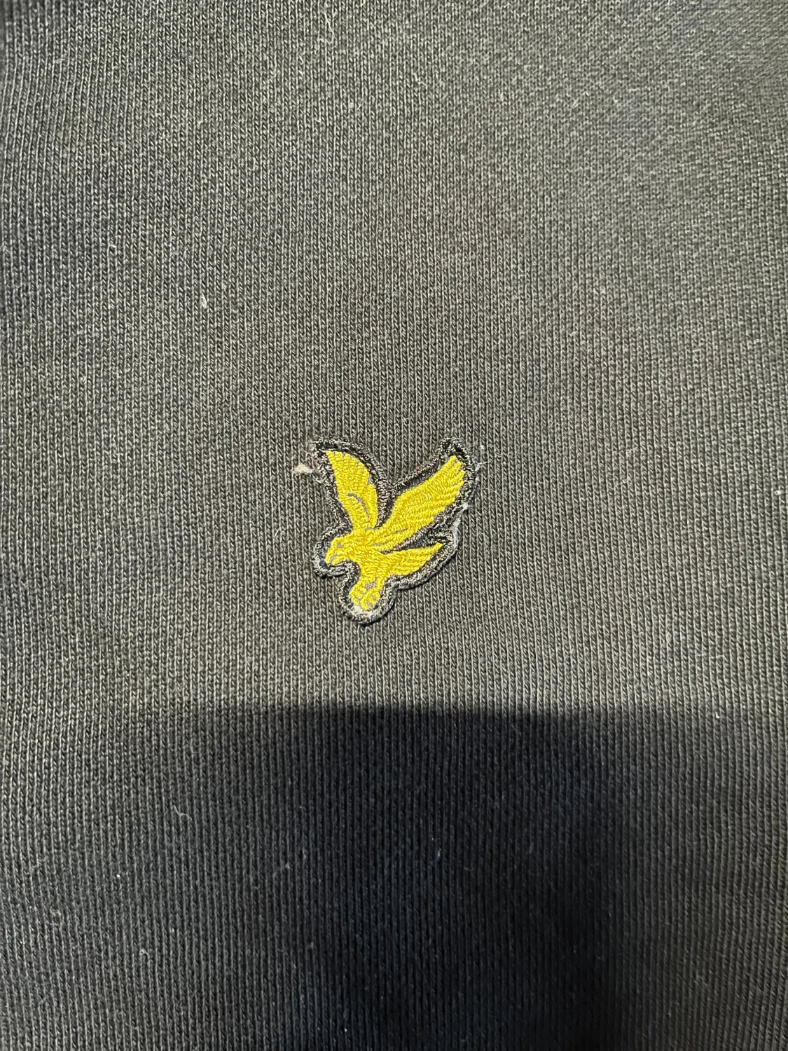 Svart sweatshirt från Lyle & Scott - 1