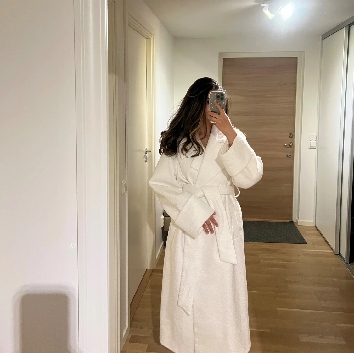 Vit lång kappa med bälte - 2